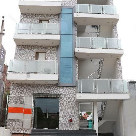 S.R. Residency Hotel Zirakpur Buitenkant foto