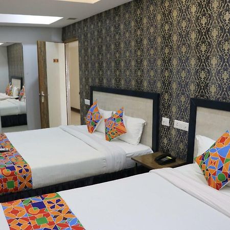 S.R. Residency Hotel Zirakpur Buitenkant foto