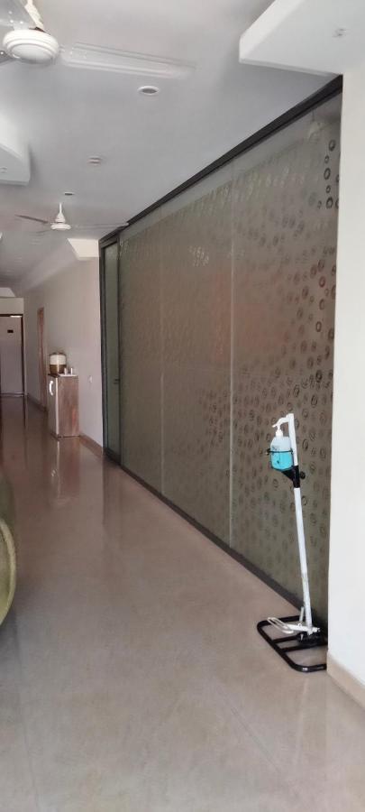 S.R. Residency Hotel Zirakpur Buitenkant foto