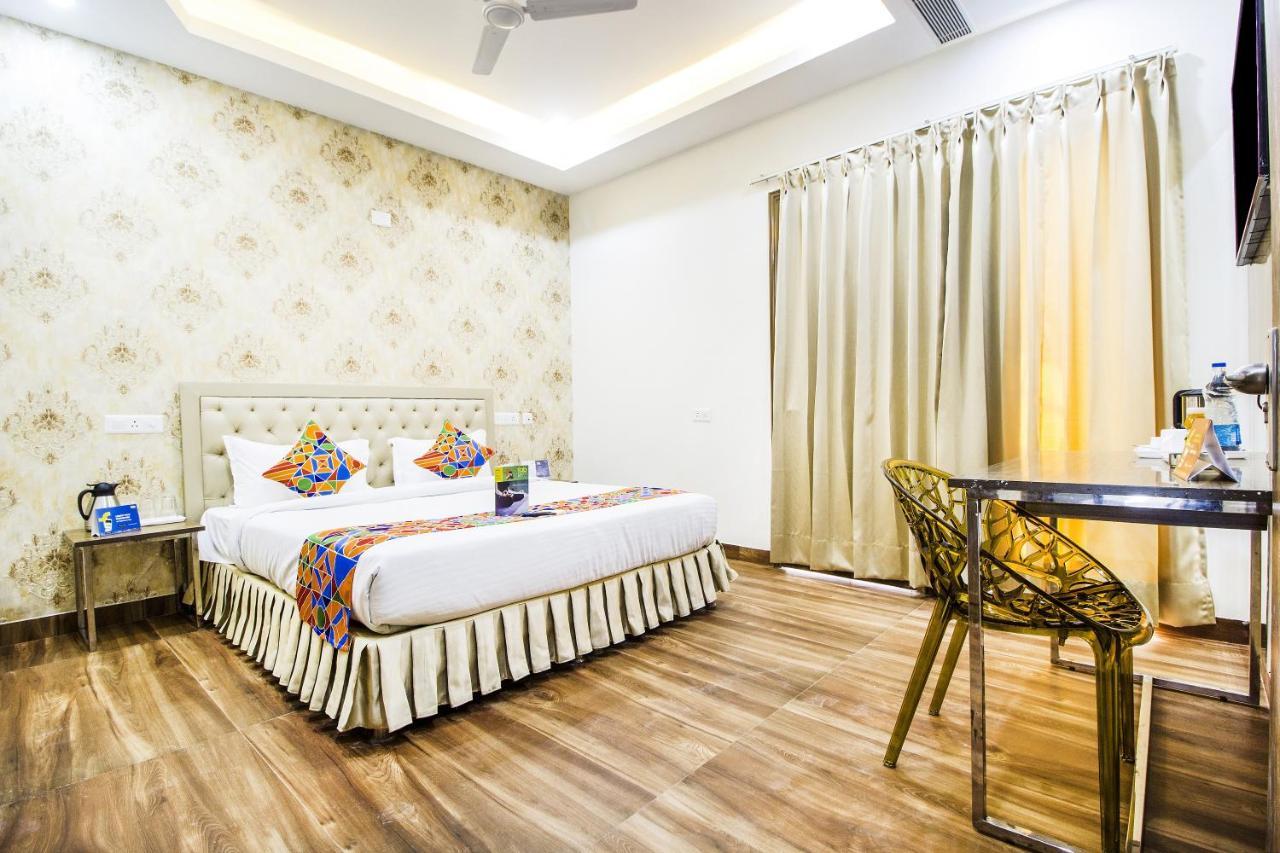 S.R. Residency Hotel Zirakpur Buitenkant foto