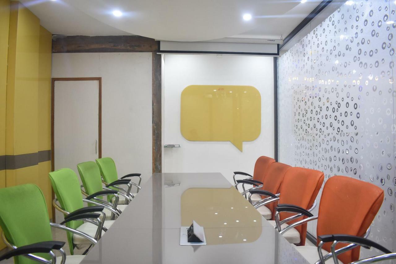 S.R. Residency Hotel Zirakpur Buitenkant foto