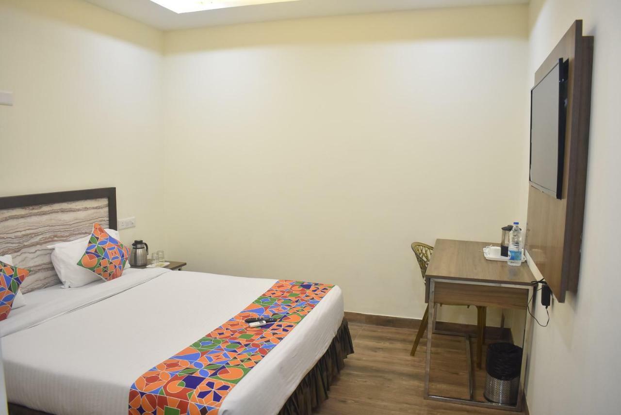 S.R. Residency Hotel Zirakpur Buitenkant foto