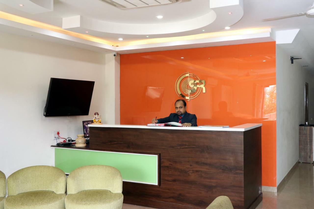S.R. Residency Hotel Zirakpur Buitenkant foto