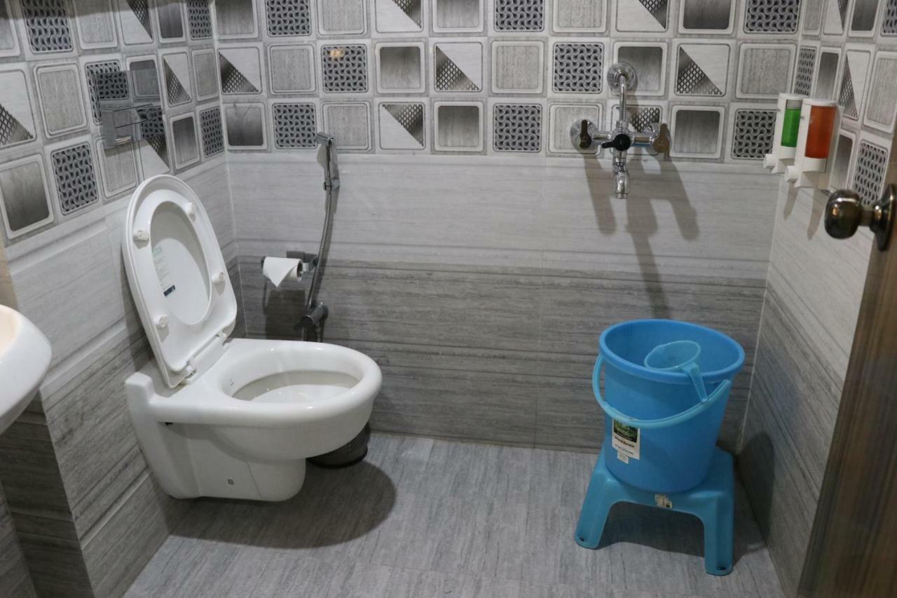 S.R. Residency Hotel Zirakpur Buitenkant foto