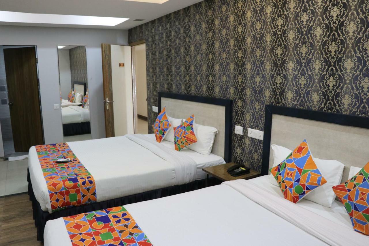 S.R. Residency Hotel Zirakpur Buitenkant foto