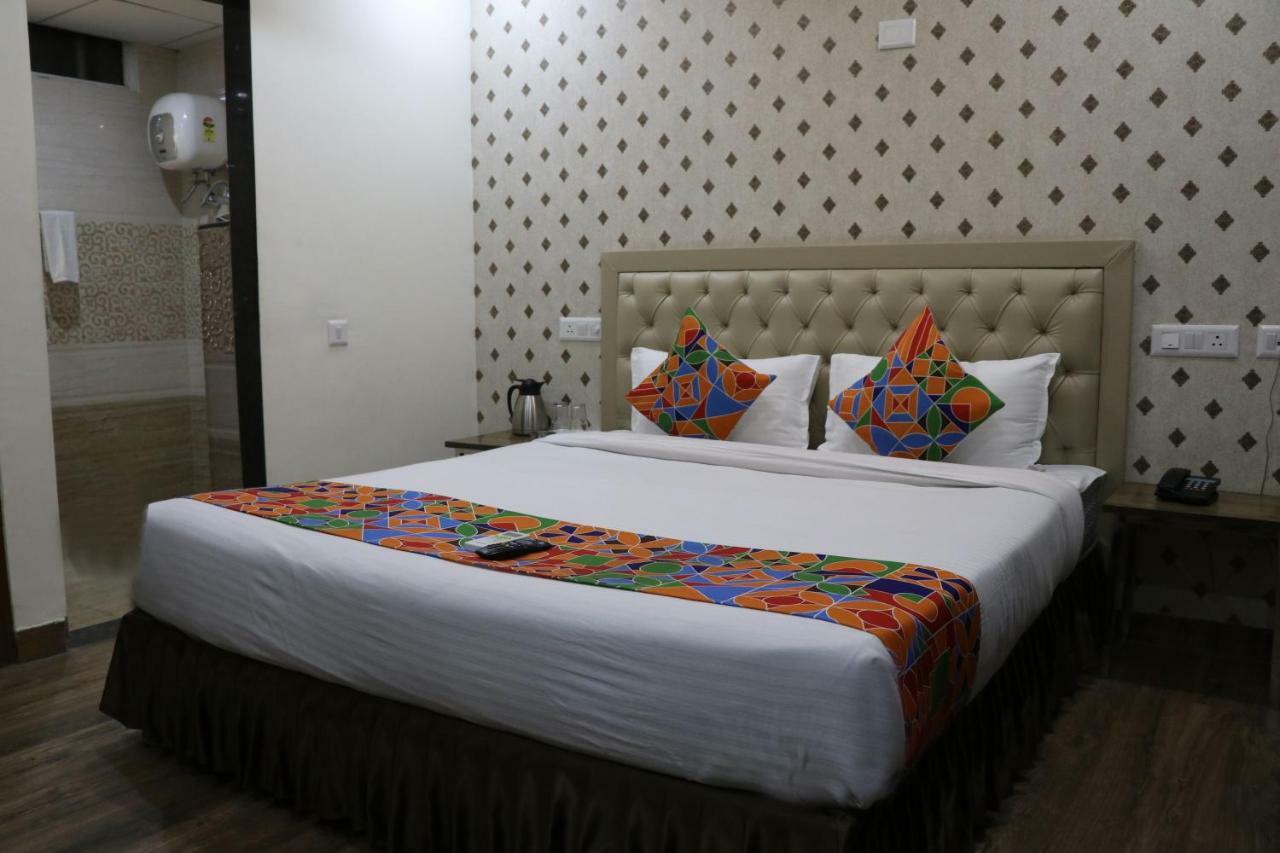 S.R. Residency Hotel Zirakpur Buitenkant foto