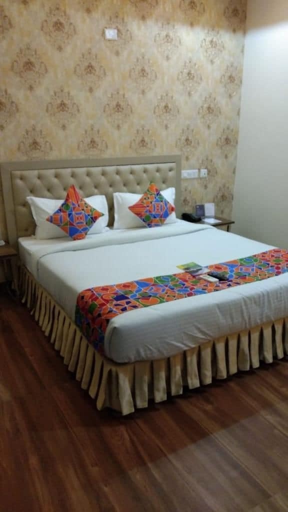 S.R. Residency Hotel Zirakpur Buitenkant foto