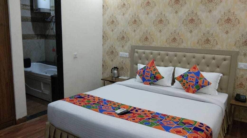 S.R. Residency Hotel Zirakpur Buitenkant foto