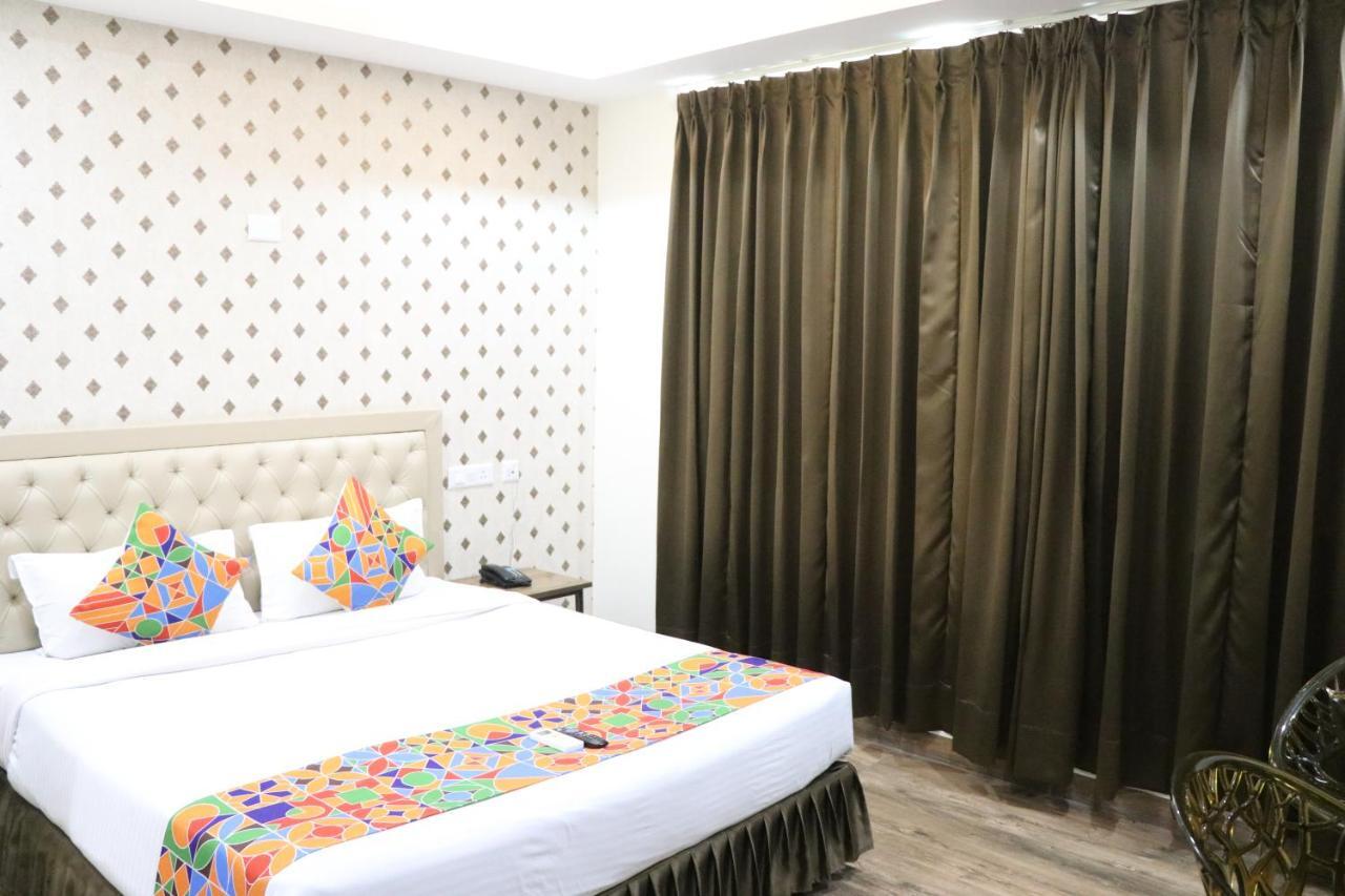 S.R. Residency Hotel Zirakpur Buitenkant foto