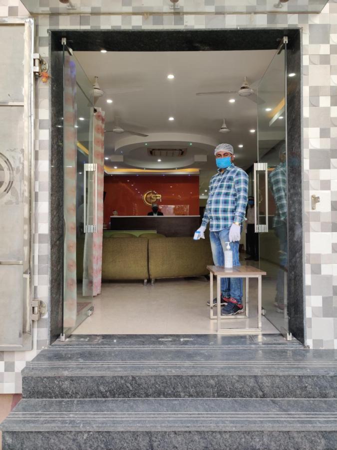 S.R. Residency Hotel Zirakpur Buitenkant foto