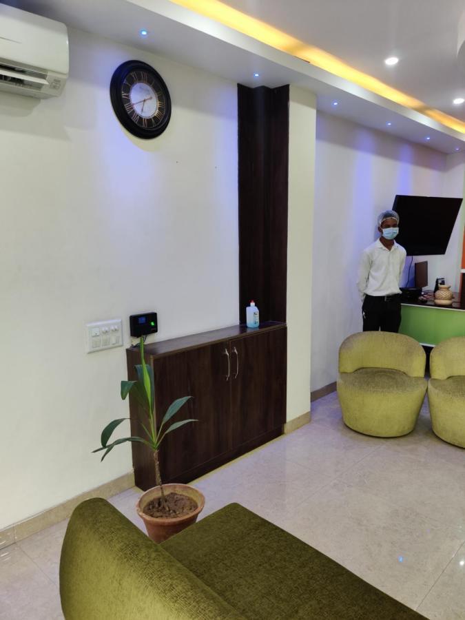 S.R. Residency Hotel Zirakpur Buitenkant foto